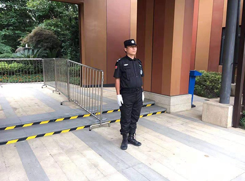 走进新时代巡逻服务：门卫巡逻的创新与变革